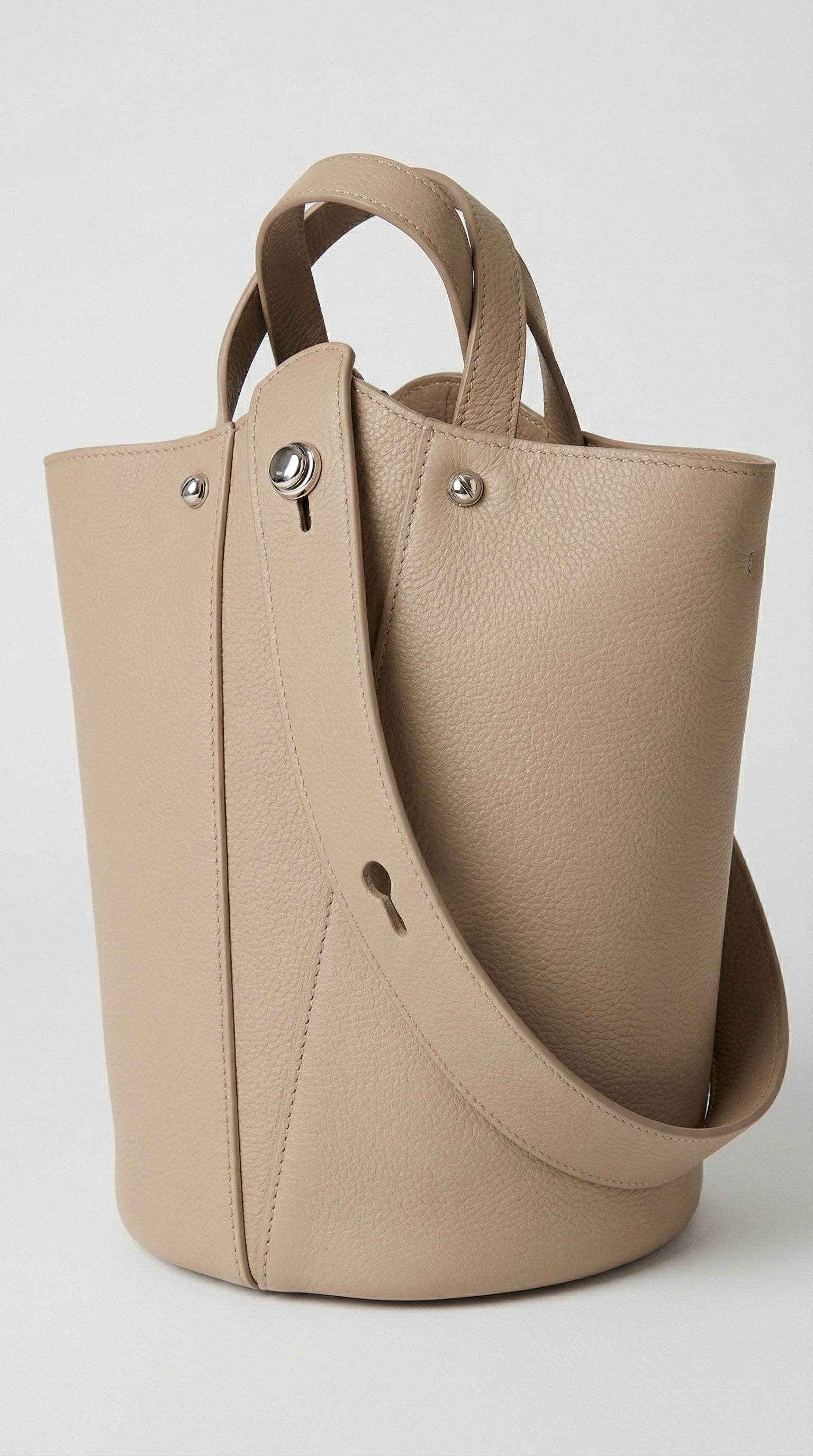 Ada-Bolso Bucket de Diseño Minimalista