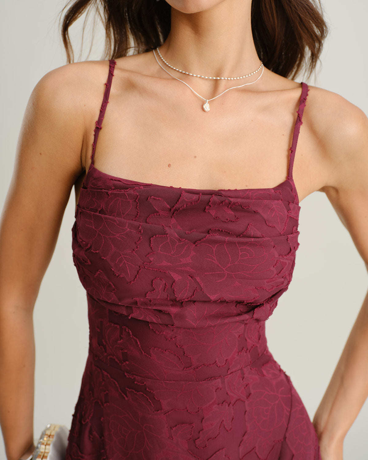Vestido Maxi Slip Jacquard Rojo Vino con Espalda Cruzada en X